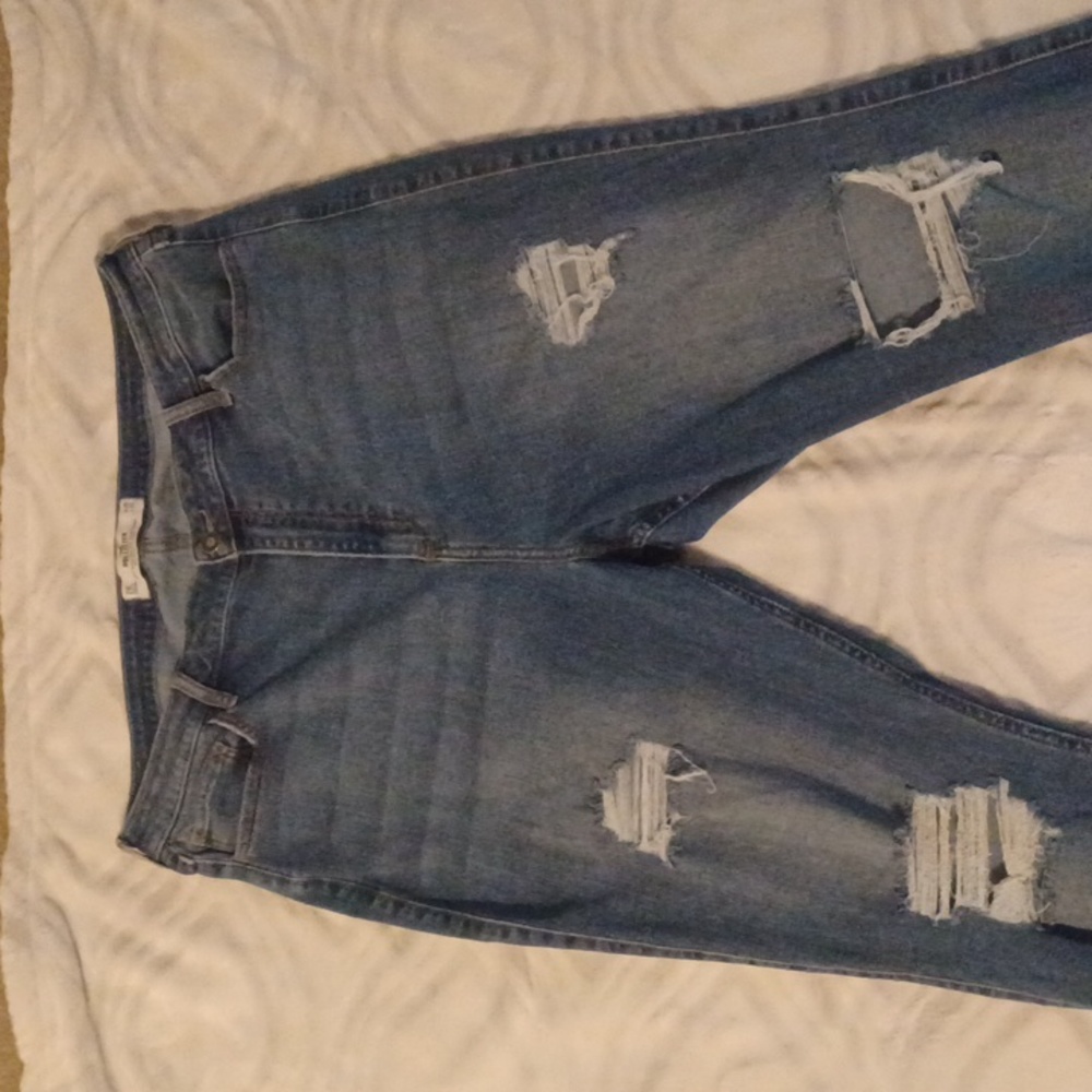 Women's Hollister size 21 distressed jeans